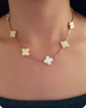 Load image into Gallery viewer, Clover Necklace

