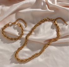 Load image into Gallery viewer, Chunky Twist Bracelet
